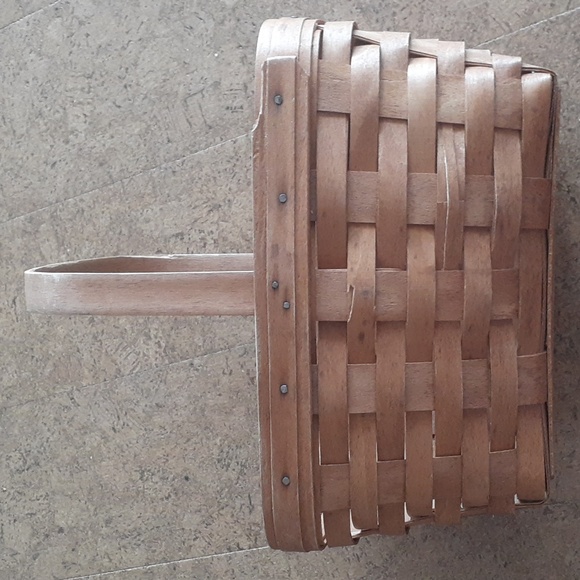 1993 Longaberger classic warm spring basket. - Picture 1 of 16